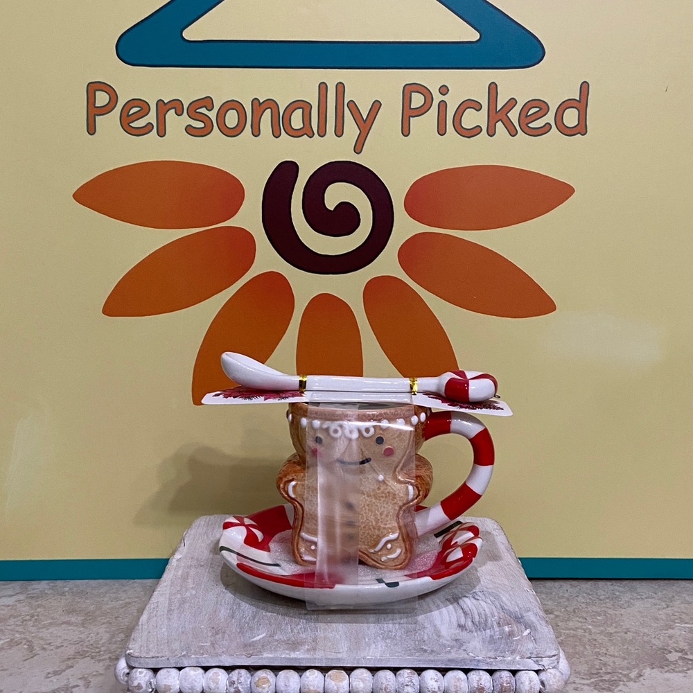 Corner Ruby Holiday Collection Teacup and Saucer Set